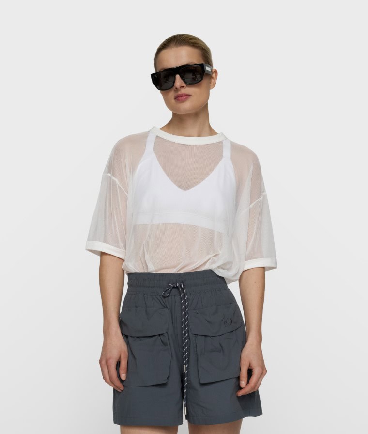 bialy-transparentny-t-shirt-oversize-z-siateczki-03-galeria