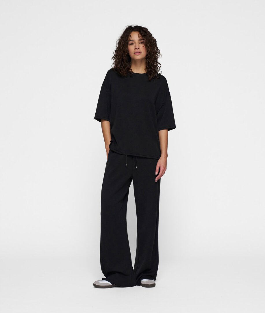 t-shirt-oversize-z-lejacej-tkaniny-03-galeria