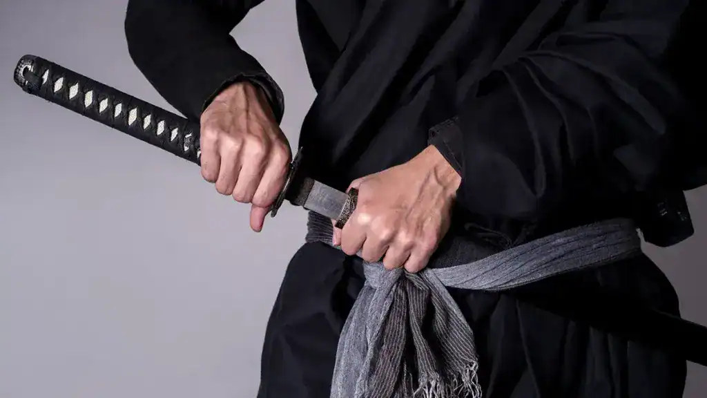Drawing a katana from saya
