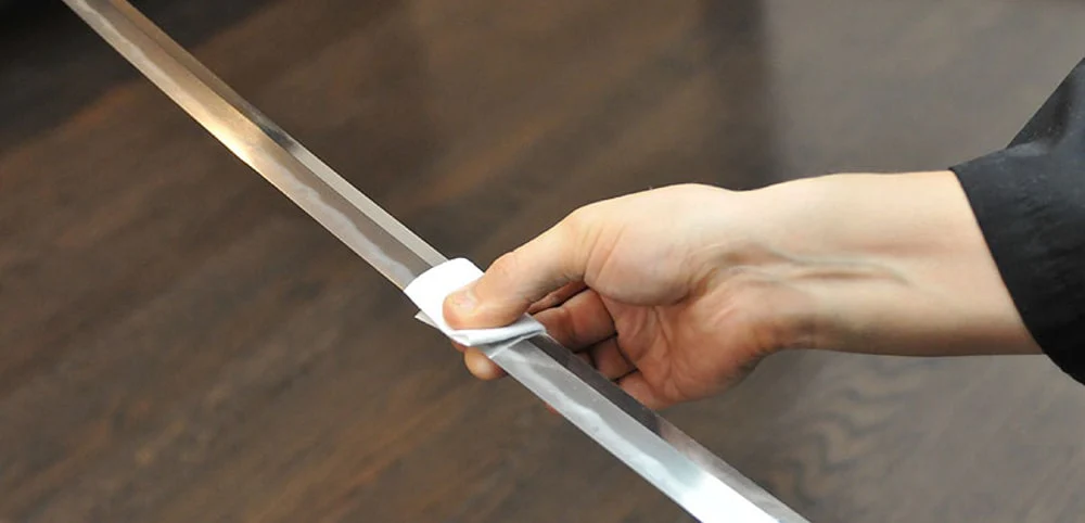 Cleaning katana blade before storage