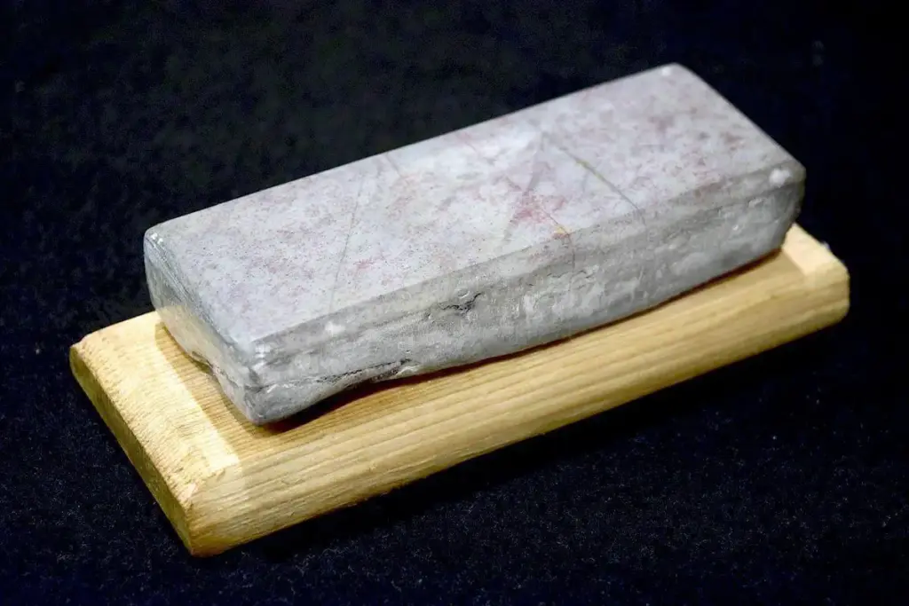 Uchigomori stone for katana polishing