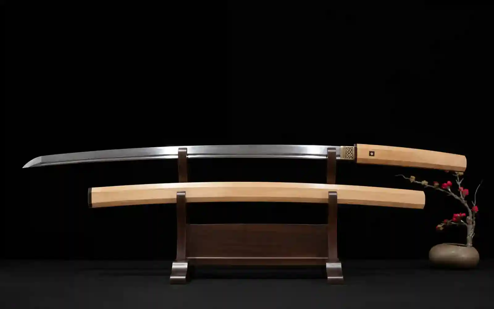Shirasaya and koshirae katana comparison
