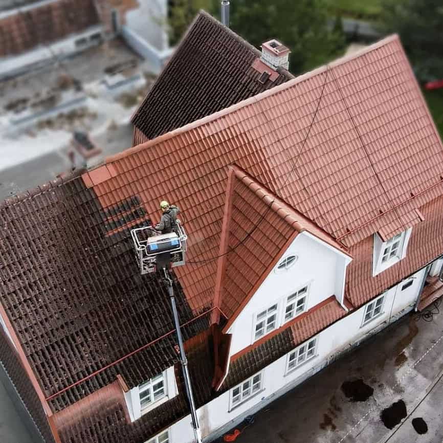 Katusepesu tõstukiga - Enne ja pärast korralikku sambla eemaldust