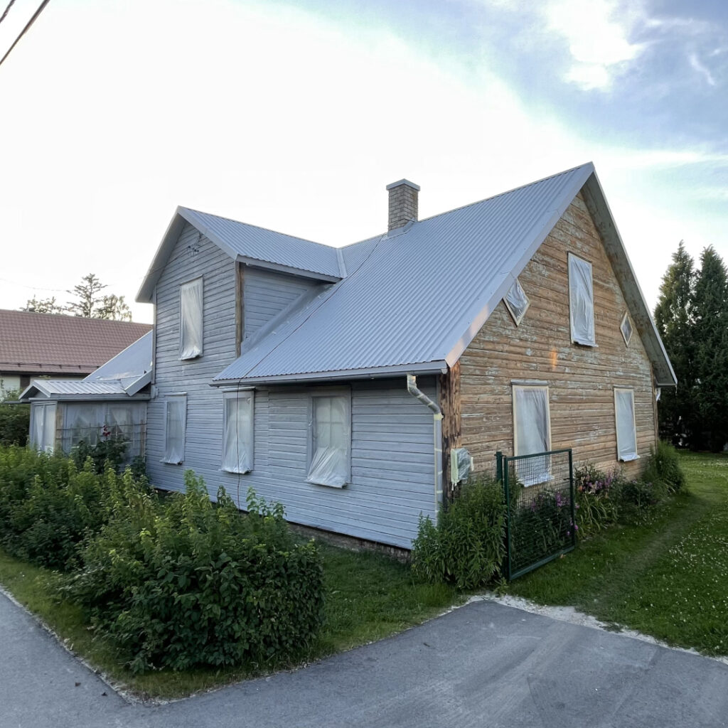 Halli puitfassaadi värvimine - Värvimise ajal