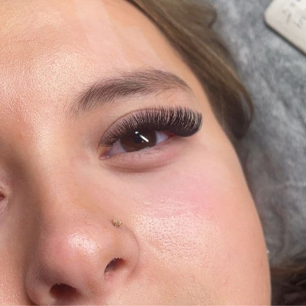 Schöne Wimpernverlängerung im Nagelstudio Berlin-Tegel. Professionelle Beauty-Behandlungen für einen.