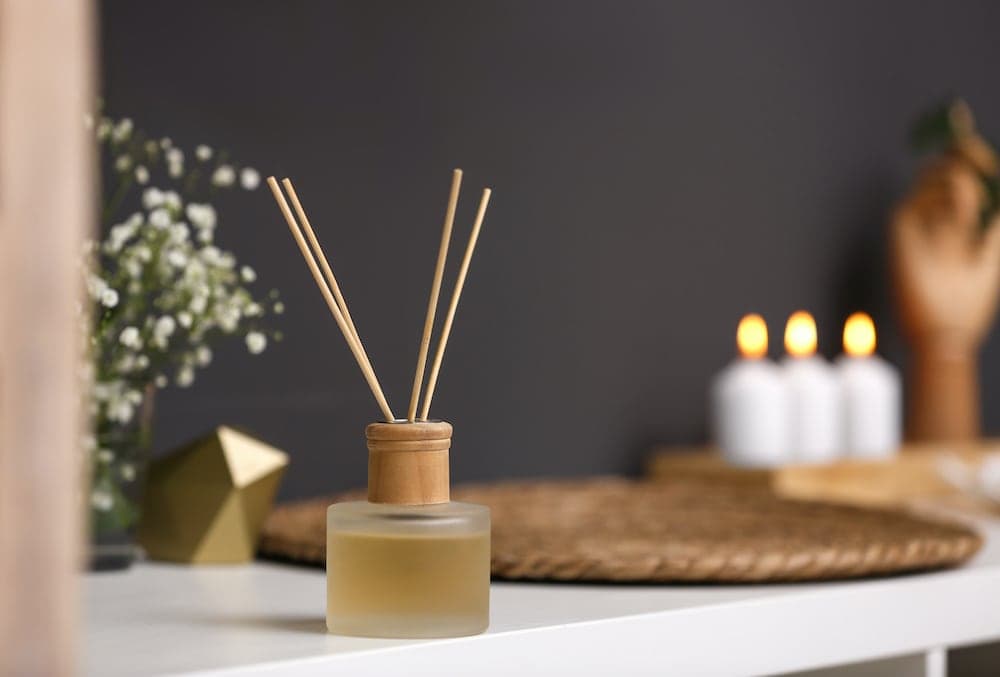 Duftdiffusor mit Stäbchen für angenehmen Raumduft, entspannende Atmosphäre, K Beauty DE.