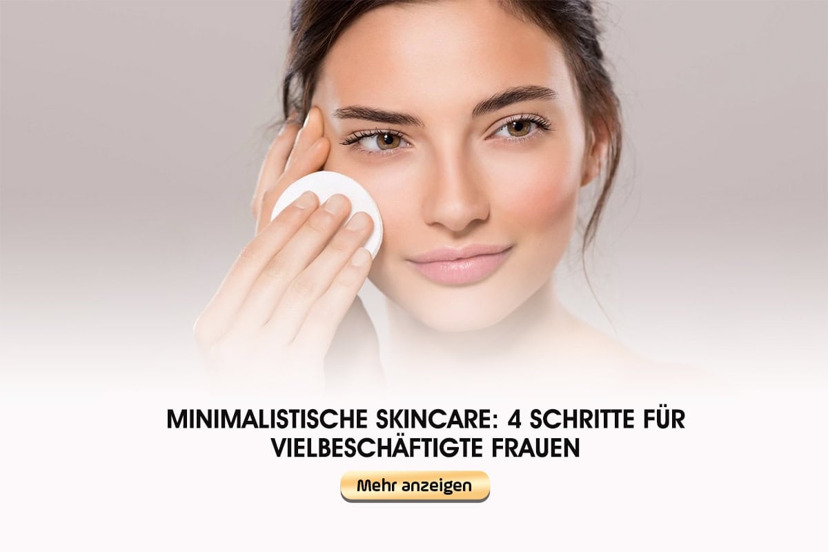 Frau wendet minimalistische Skincare mit einem Wattepad an, für schnelle Hautpflege.
