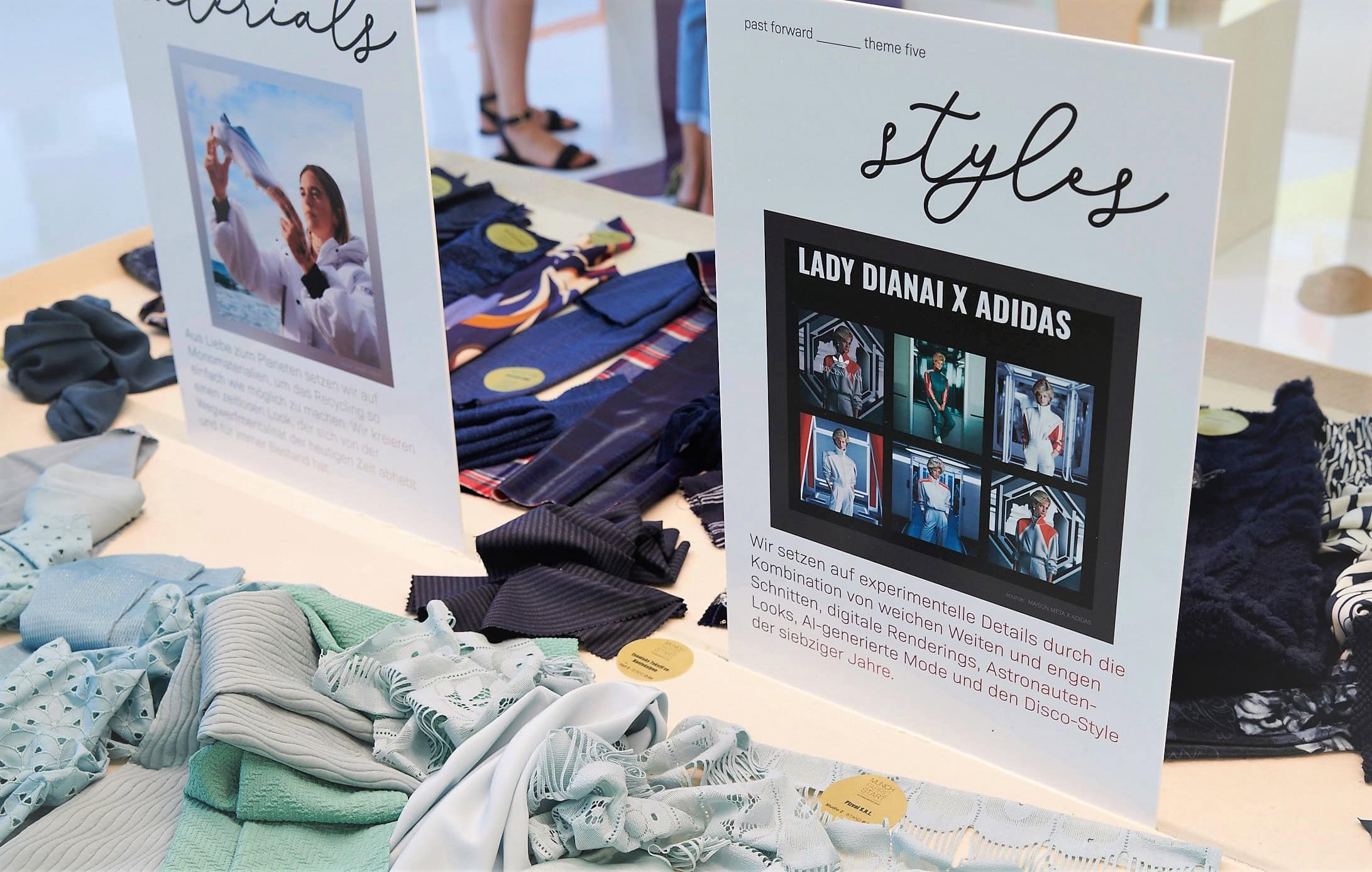 UV-Plattendruck-Beispiel der KBZ Werbetechnik in Köln anhand einer Umsetzung auf Foamalite-Untergrund, einem weißen Hartschaummaterial.