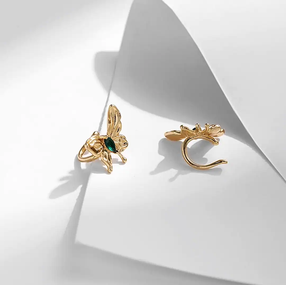 Butterfly-Ear-Cuff-With-Green-Zircons-Keira-K-3