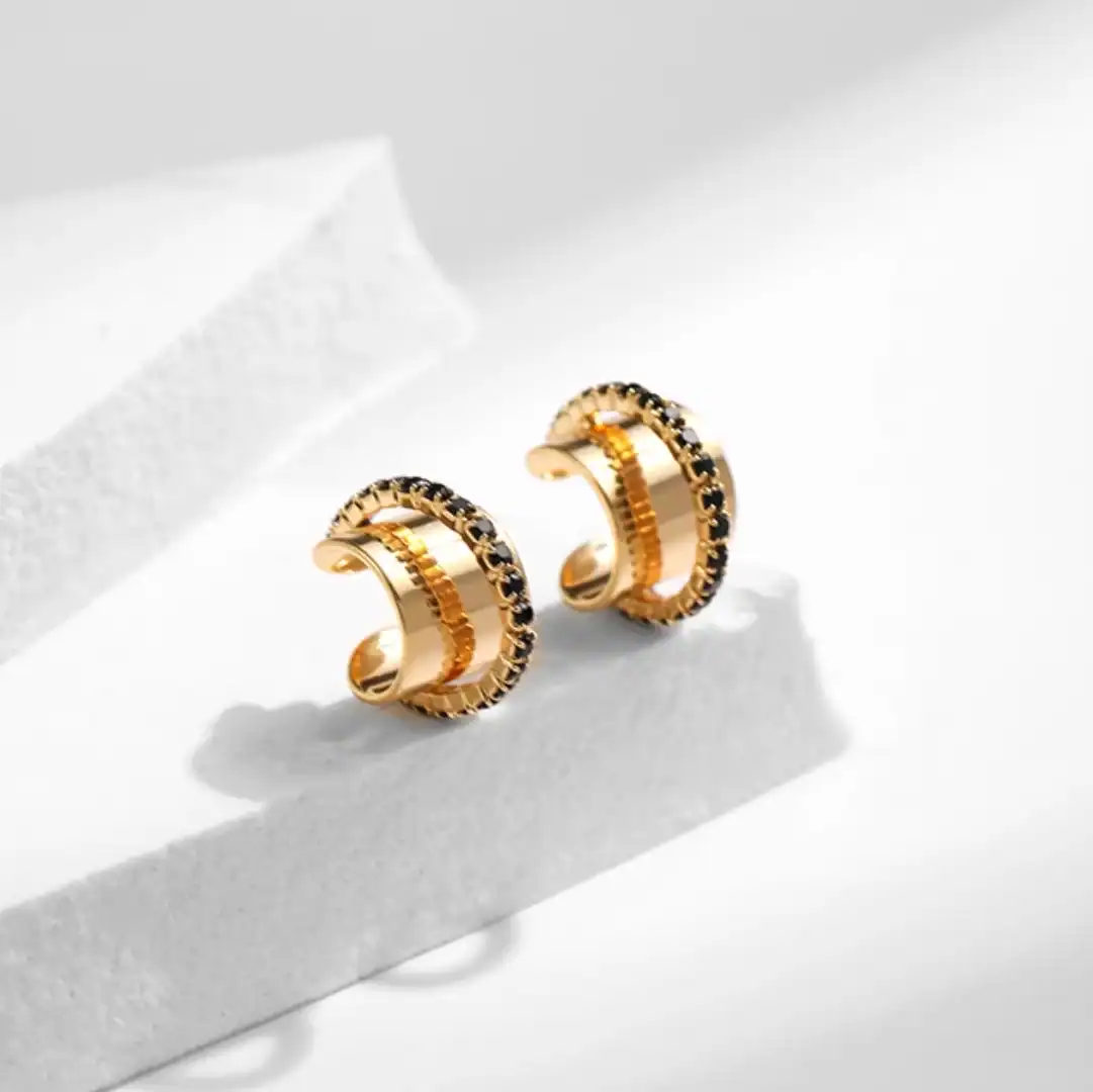 Gold-Ear-Cuff-With-Black-Onyx-Stones-Keira-K (2)
