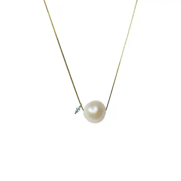 A Delicate 18K Gold-Filled Necklace Featuring A Baroque Freshwater Pearl And A Sparkling Moissanite Gemstone.