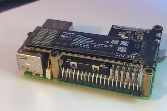 raspberry pi 5 uses with active cooling, NVMe hat and Samsung evo 980 SSD