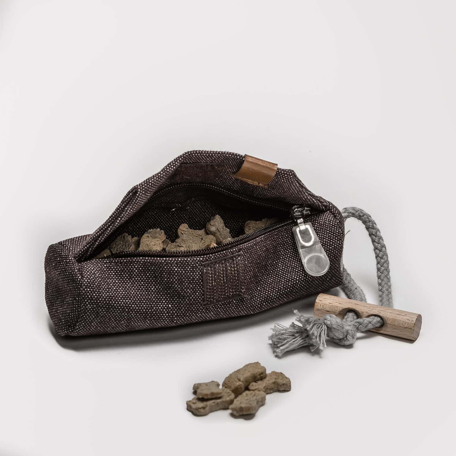 Dummy mit Leckerli Tasche für Hunde von Cloud 7
