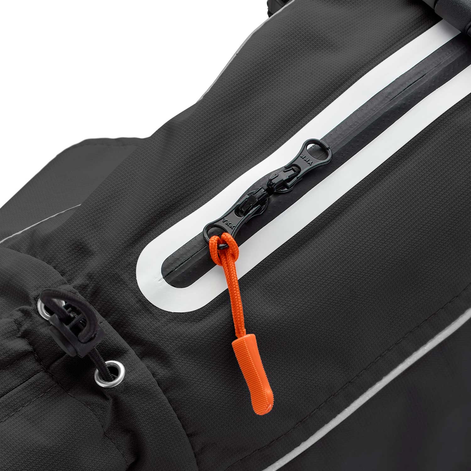 Robustes Hundegeschirr mit reflektierenden Elementen und praktischem Zurrgurt für sicheren Halt beim Spaziergang. Ideal für alle Hundetypen, bequem und langlebig gestaltet.