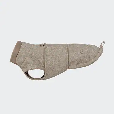 Beige Hundemantel aus Bio-Baumwolle, kuschelig und wasserabweisend, mit praktischem Reißverschluss und robustem Design, ideal für kalte Tage und Spaziergänge.