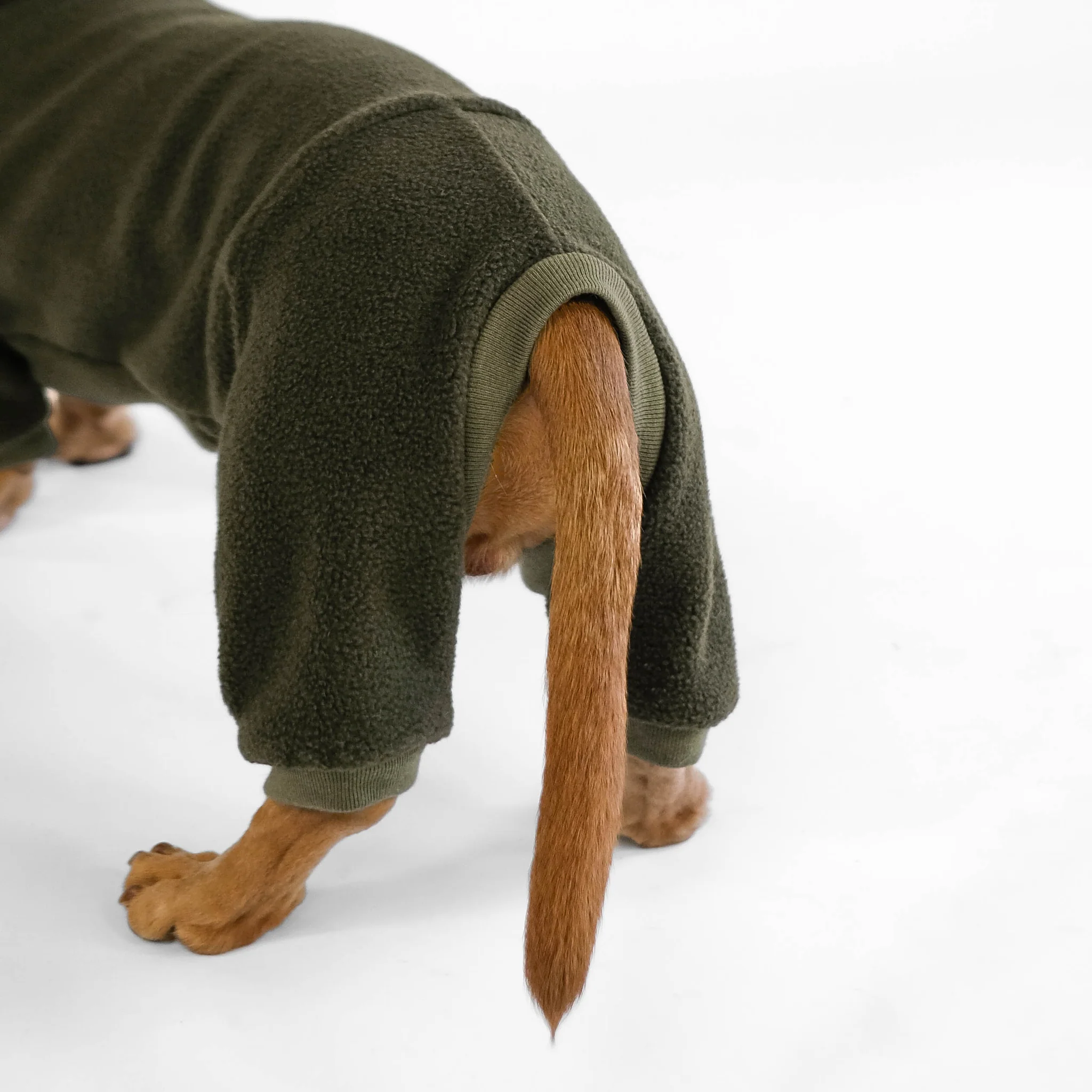 Weiche Hundebekleidung aus Fleece für Hunde, Komfortable Hundepullover ideal für kalte Tage, hergestellt von Kiezhund Hundeshop.