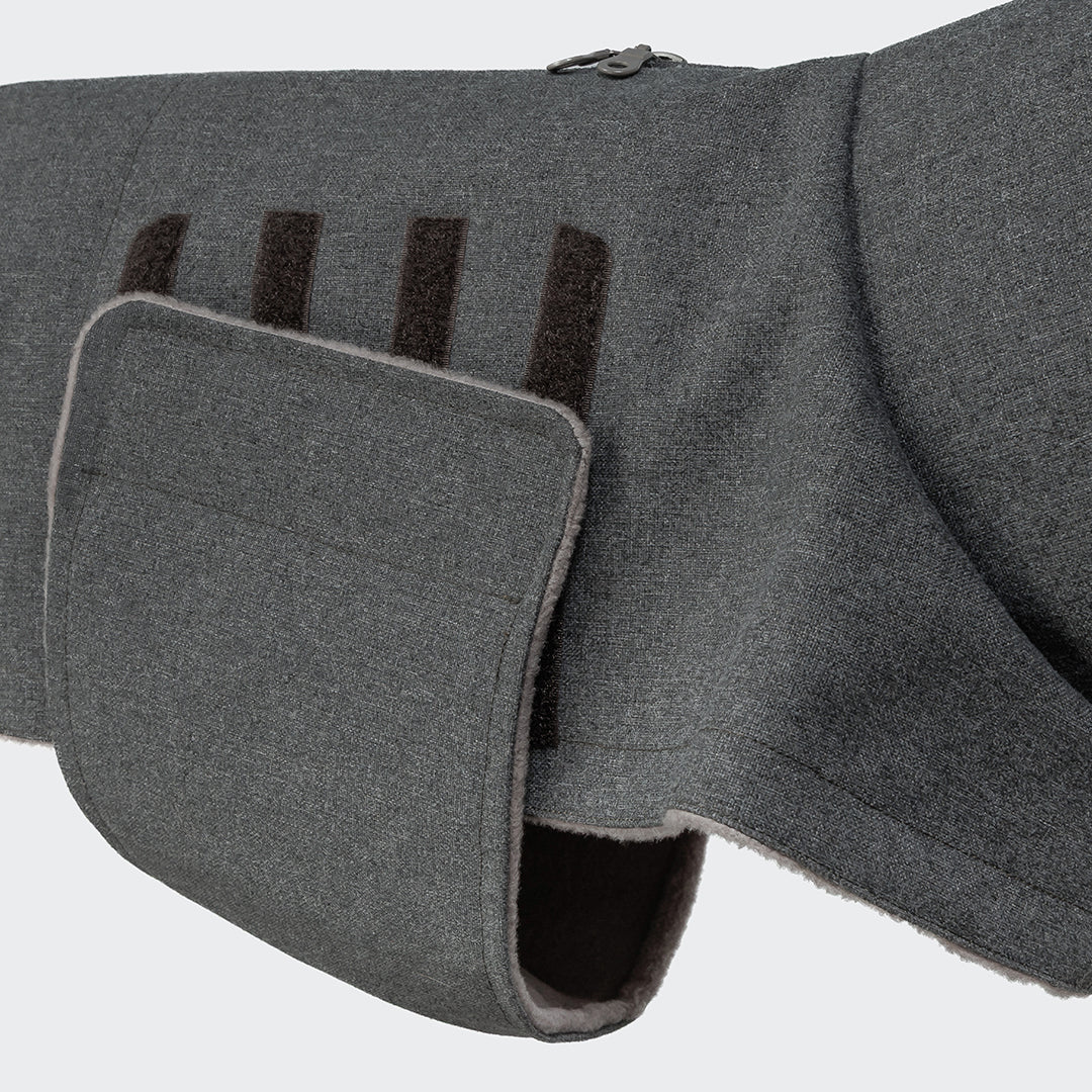 Sturmhund Hundeschutzjacke mit Polster und Reflektoren, ideal für Spaziergänge bei schlechtem Wetter, schützt vor Kälte und Wind. Hochwertiges Hundezubehör für mehr Sicherheit und Komfort.