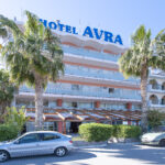 Avra Hotel – Ανακαινισμένο Ξενοδοχείο στα Μέθανα, Δίπλα στη Θάλασσα του Σαρωνικού - φωτογραφία 1