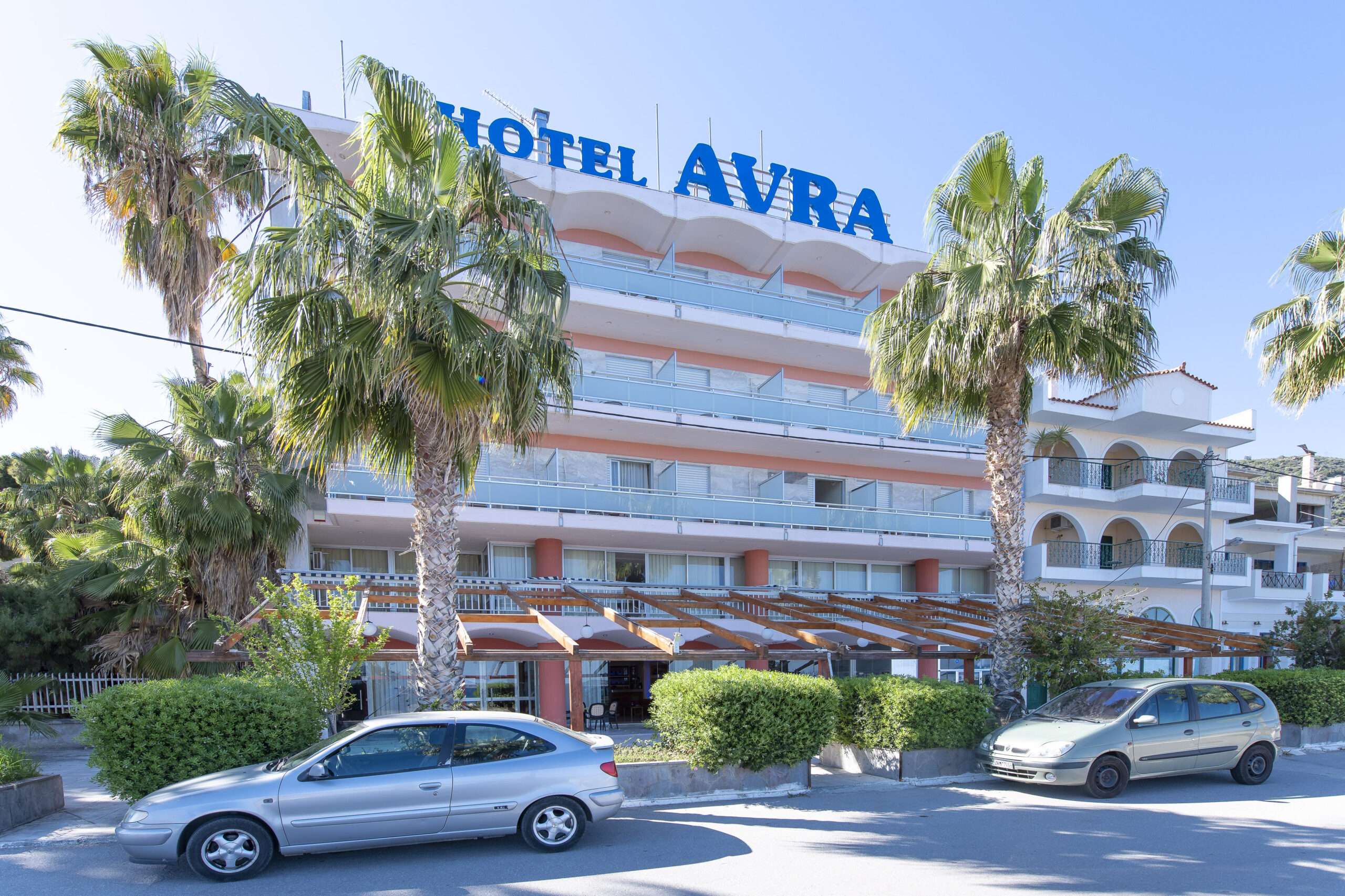 Avra Hotel – Ανακαινισμένο Ξενοδοχείο στα Μέθανα, Δίπλα στη Θάλασσα του Σαρωνικού