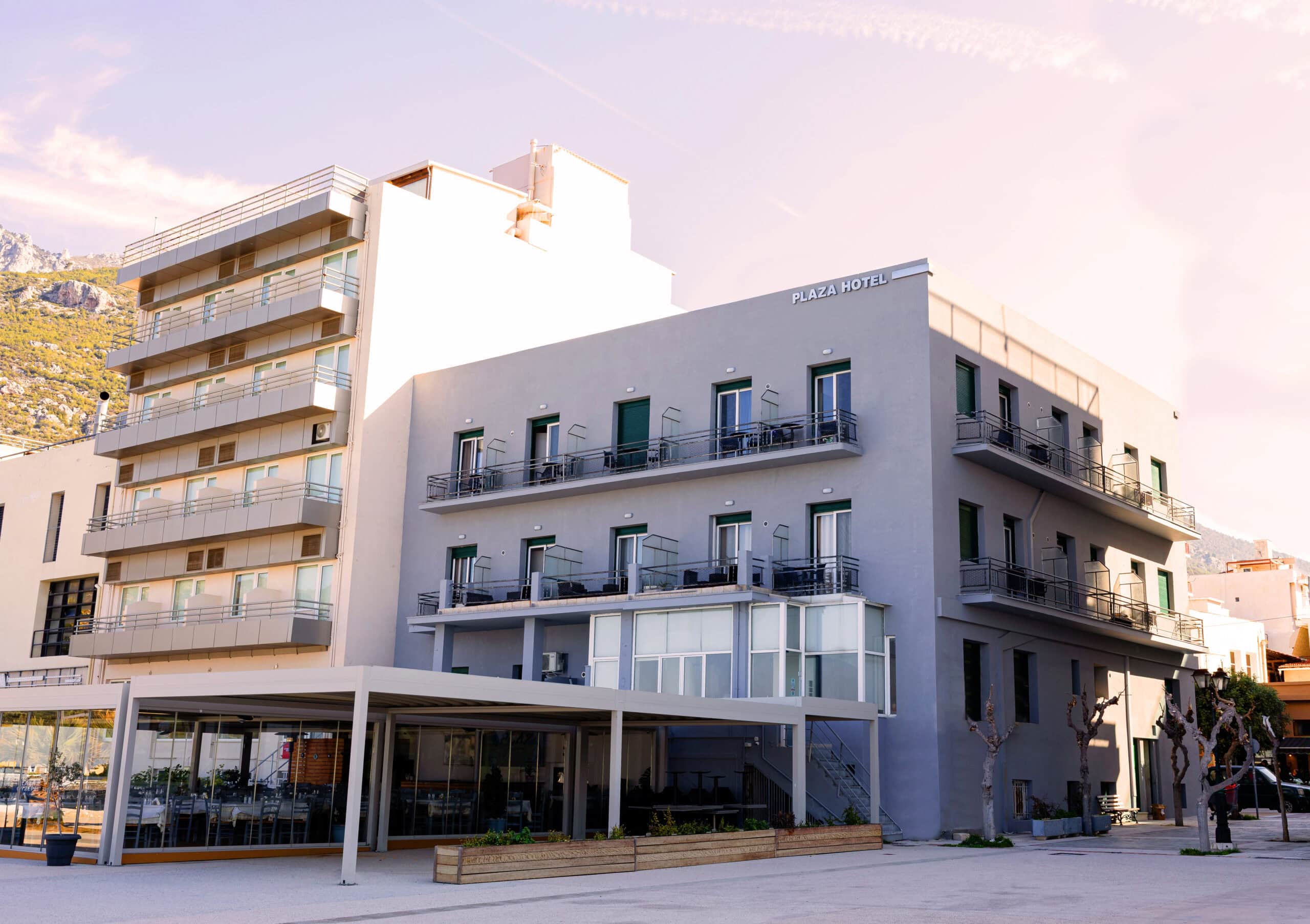 Plaza Hotel – Λουτράκι, 100μ. από την Παραλία