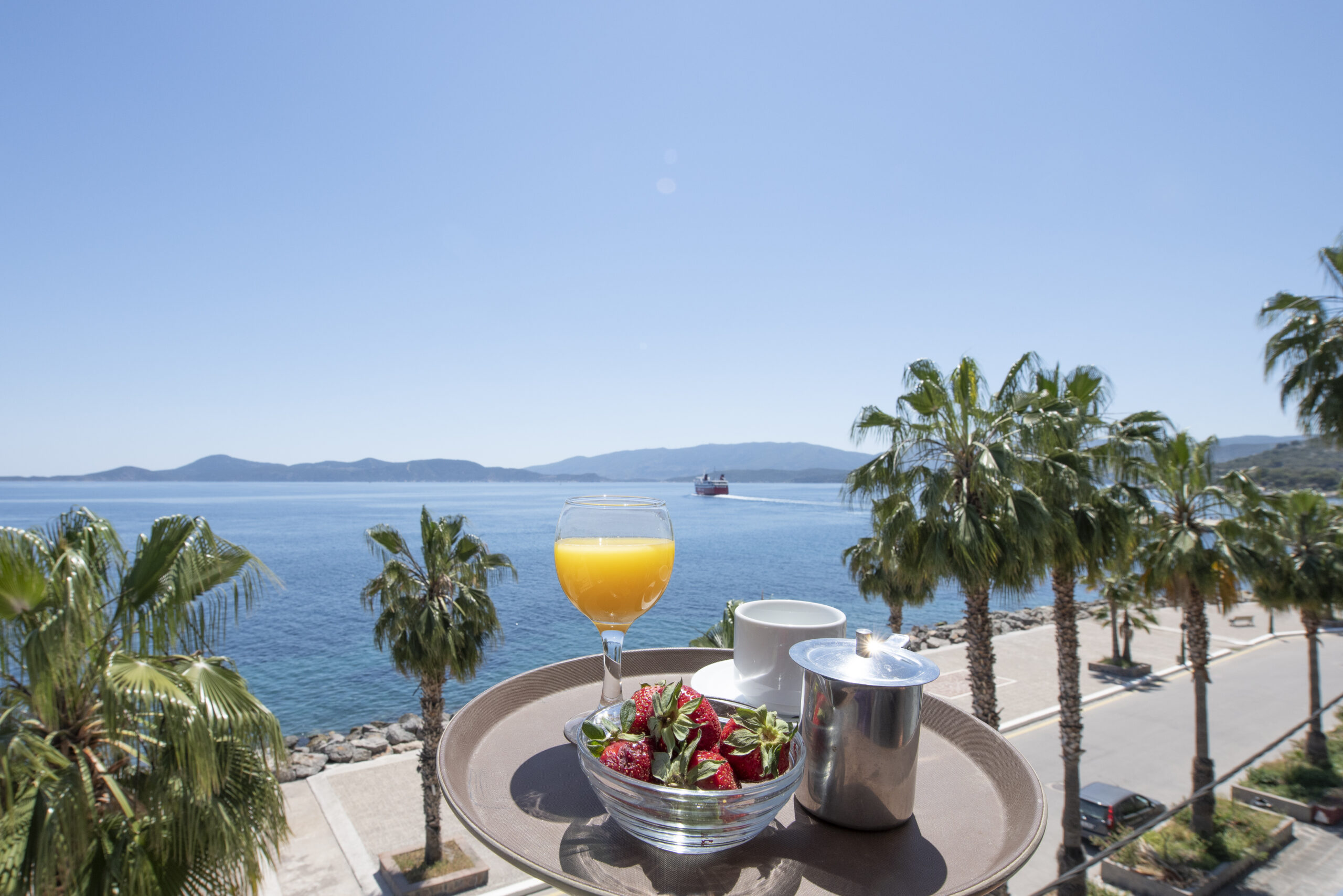 Avra Hotel – Ανακαινισμένο Ξενοδοχείο στα Μέθανα, Δίπλα στη Θάλασσα του Σαρωνικού - φωτογραφία 3