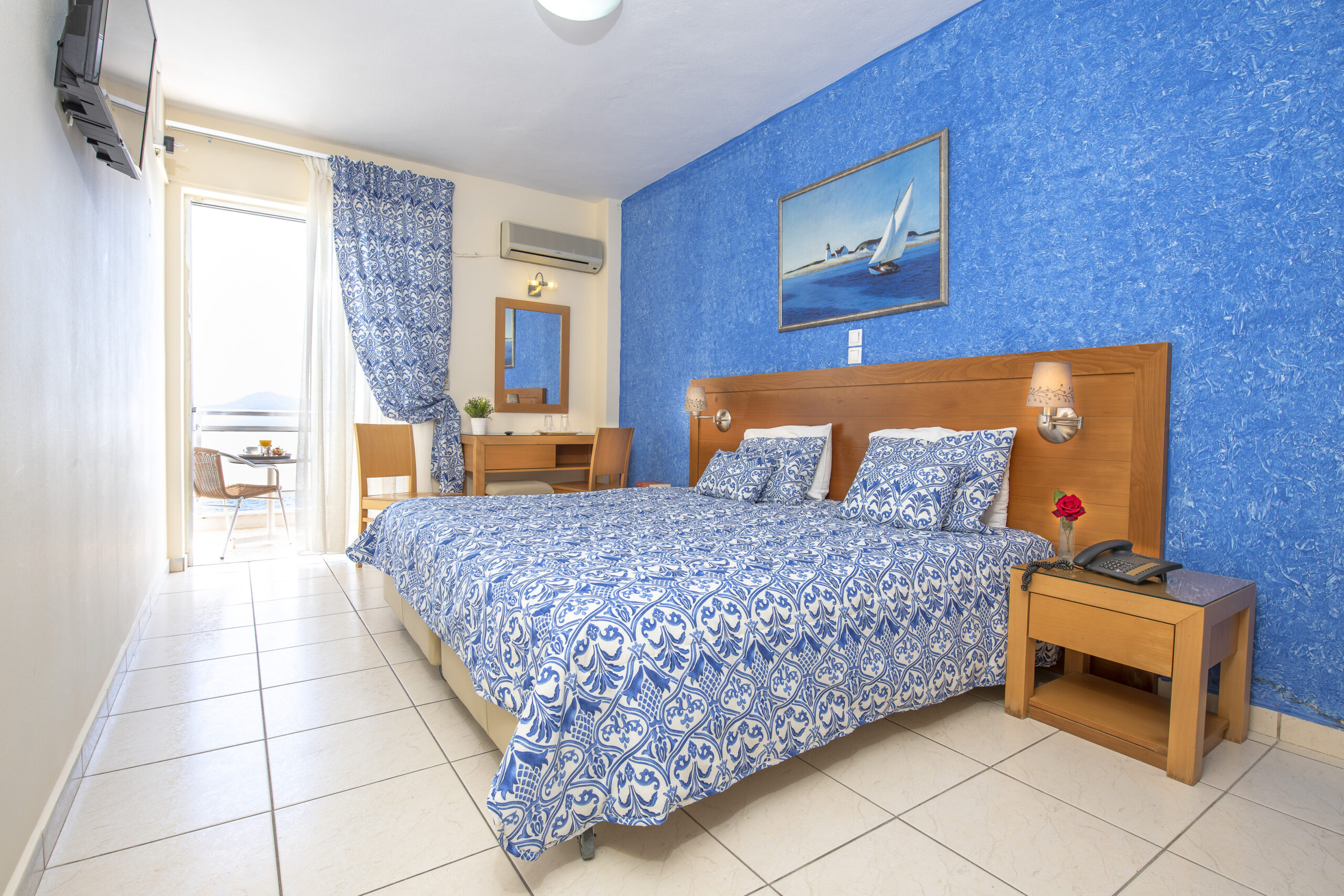 Avra Hotel – Ανακαινισμένο Ξενοδοχείο στα Μέθανα, Δίπλα στη Θάλασσα του Σαρωνικού - φωτογραφία 4
