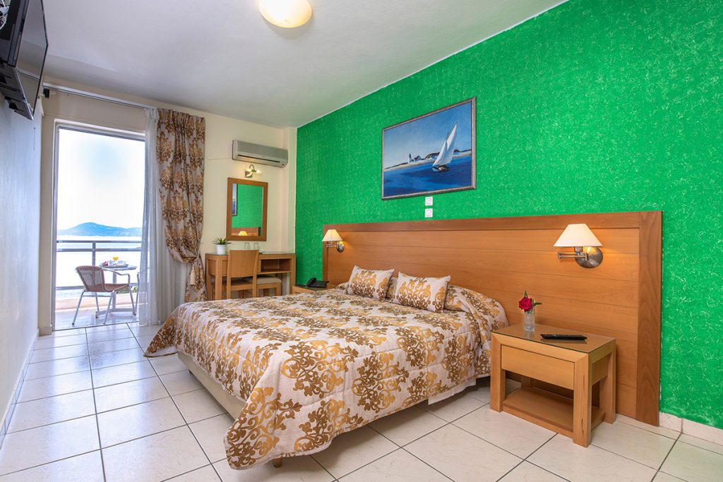 Avra Hotel – Ανακαινισμένο Ξενοδοχείο στα Μέθανα, Δίπλα στη Θάλασσα του Σαρωνικού - φωτογραφία 5