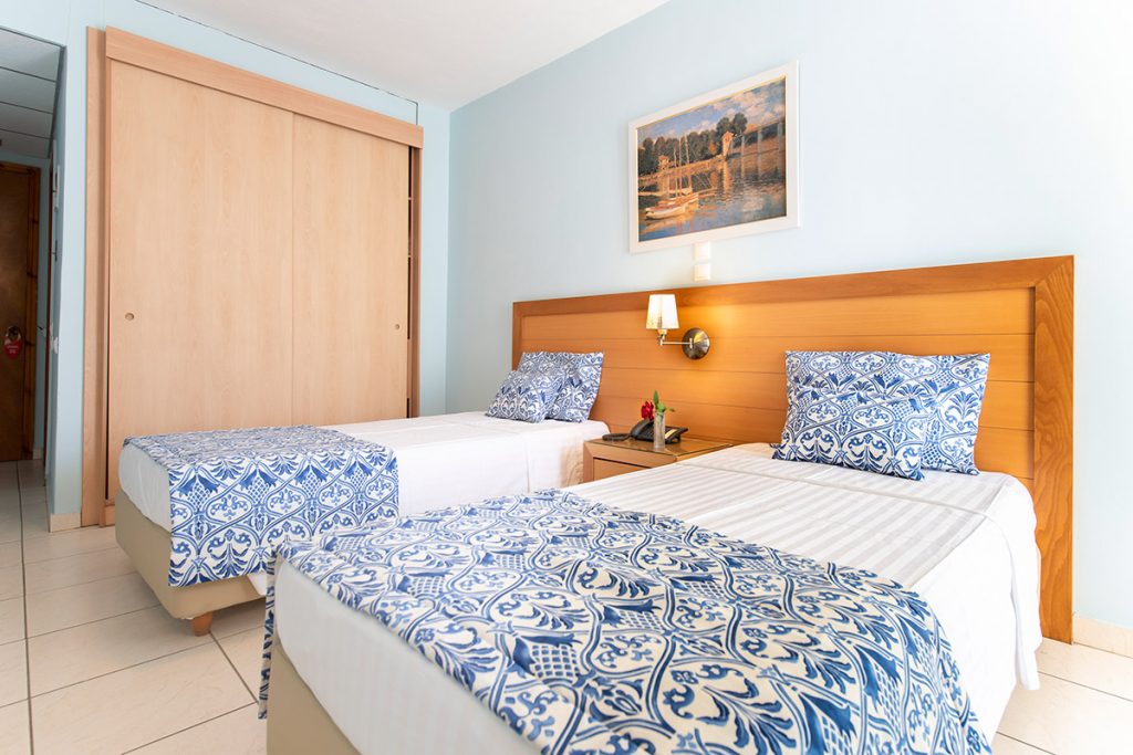Avra Hotel – Ανακαινισμένο Ξενοδοχείο στα Μέθανα, Δίπλα στη Θάλασσα του Σαρωνικού - φωτογραφία 6