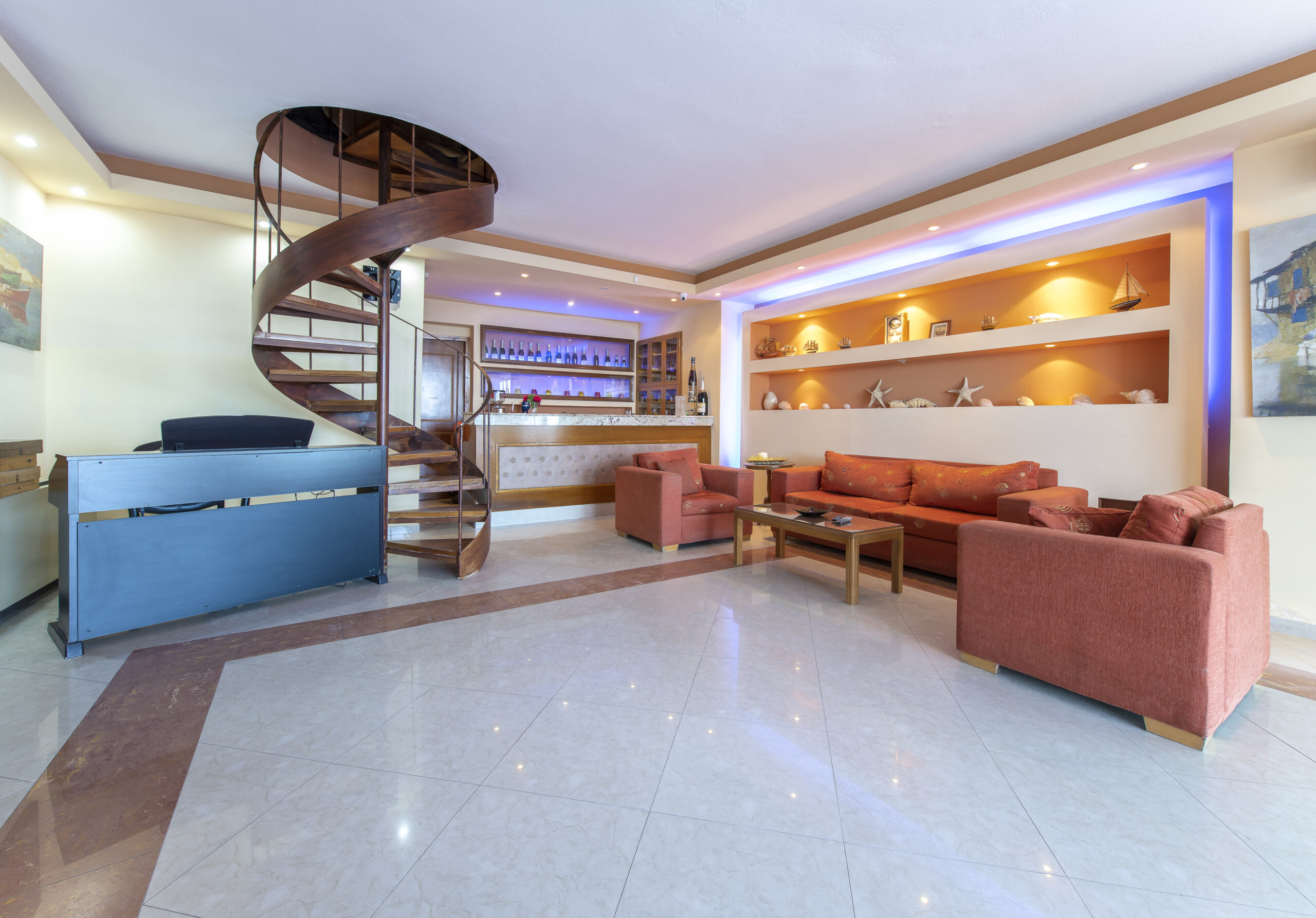 Avra Hotel – Ανακαινισμένο Ξενοδοχείο στα Μέθανα, Δίπλα στη Θάλασσα του Σαρωνικού - φωτογραφία 9