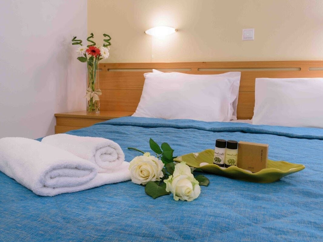 JUNIOR HOTEL - ΠΑΡΑΛΙΑ ΙΡΙΩΝ 0, 21060 ΙΡΙΑ ΔΡΕΠΑΝΟ