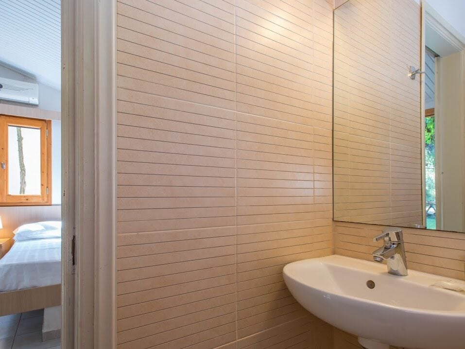 CABANAS HOTEL - ΘΕΣΗ ΜΠΟΥΡΝΙΑΣ, ΠΑΡΑΛΙΑ ΑΓΙΑΣ ΑΝΝΑΣ 0, 34010  ΑΓΙΑ ΑΝΝΑ