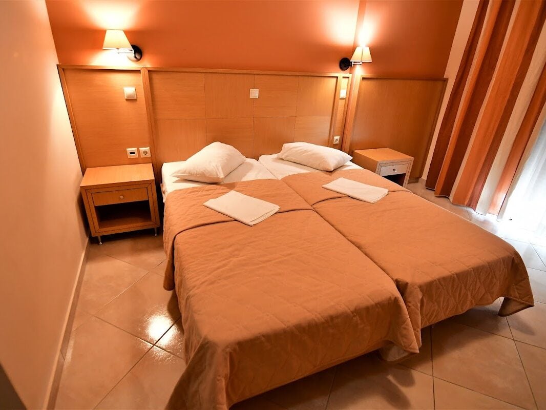 EVIA HOTEL - ΜΑΡΜΑΡΙ 0, 34013 KOINOTHTA ΜΑΡΜΑΡΙOY ΜΑΡΜΑΡΙ