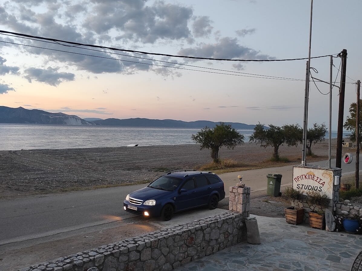 ΠΡΙΓΚΗΠΕΣΣΑ STUDIOS - ΠΕΥΚΙ 0, 34200  ΙΣΤΙΑΙΑ