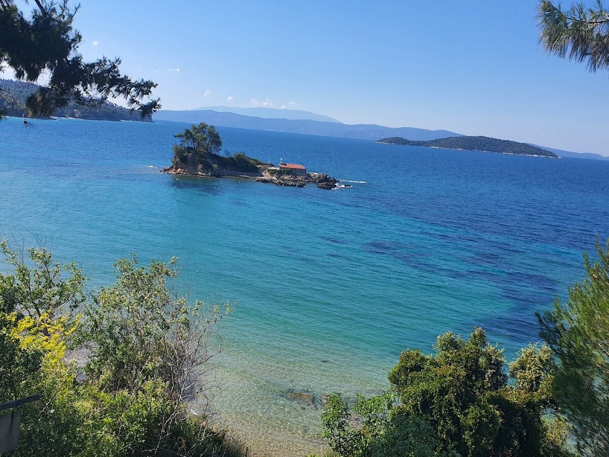 ΚΟΥΒΕΛΗ ΒΑΣΙΛΙΚΗ - ΠΑΡΑΛΙΑ ΕΛΛΗΝΙΚΩΝ 0, 34200  ΙΣΤΙΑΙΑ