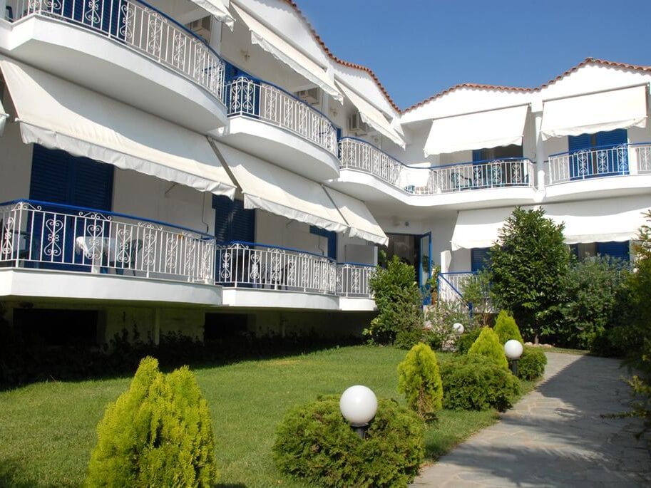 LEVENTIS APARTMENTS - ΡΟΒΙΕΣ 0, 34005  ΛΙΜΝΗ