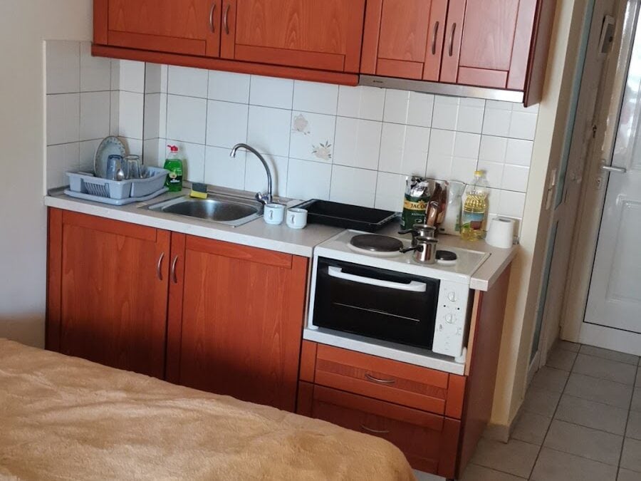 ΛΙΑ STUDIOS - ΦΙΛΕΛΛΗΝΩΝ ΚΑΙ ΜΕΓΑΛΟΥ ΑΛΕΞΑΝΔΡΟΥ 0, 34300  ΛΟΥΤΡΑ ΑΙΔΗΨΟΥ