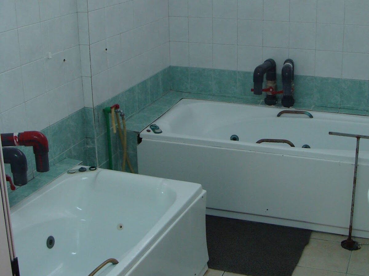 HOTEL KAPOLOS - ERMOU 80, 34300 EVIA EDIPSOS