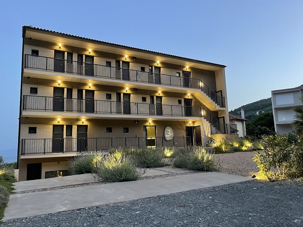 ELEVEN VIEWS RESORT - ΗΛΙΑ 0, 34300  ΛΟΥΤΡΑ ΑΙΔΗΨΟΥ
