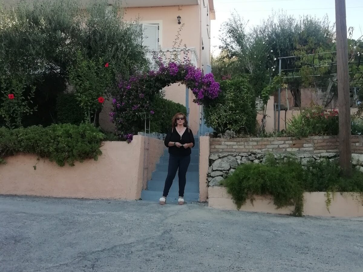 ΑΠΟΣΤΟΛΟΣ  ΕΛΕΝΗ ΟΙΚΟΓΕΝΕΙΑΚΑ ΚΑΤΑΛΥΜΑΤΑ - ΠΕΡΑΜΑ ΓΑΣΤΟΥΡΙΟΥ 0, 49084  ΚΑΣΤΕΛΛΑΝΟΙ ΜΕΣΗΣ