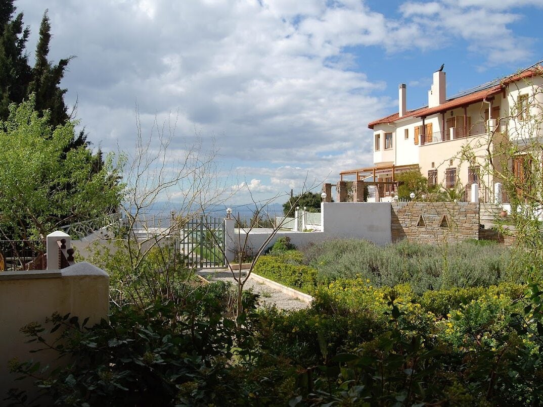 LAGOU RAXI COUNTRY HOTEL