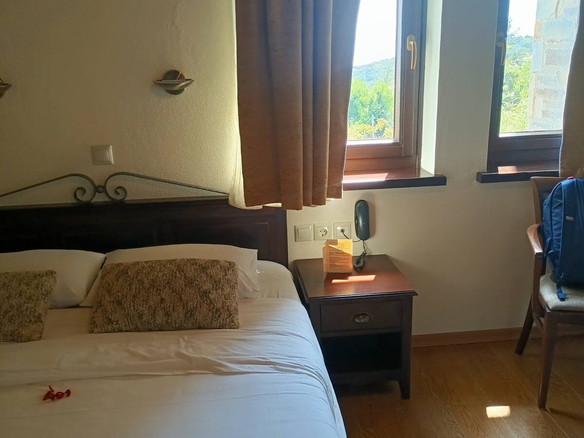 ΞΕΝΟΔΟΧΕΙΟ ΜΥΡΟΒΟΛΙ - ΜΗΛΙΕΣ  0, 37010 ΠΗΛΙΟ ΒΟΛΟΣ