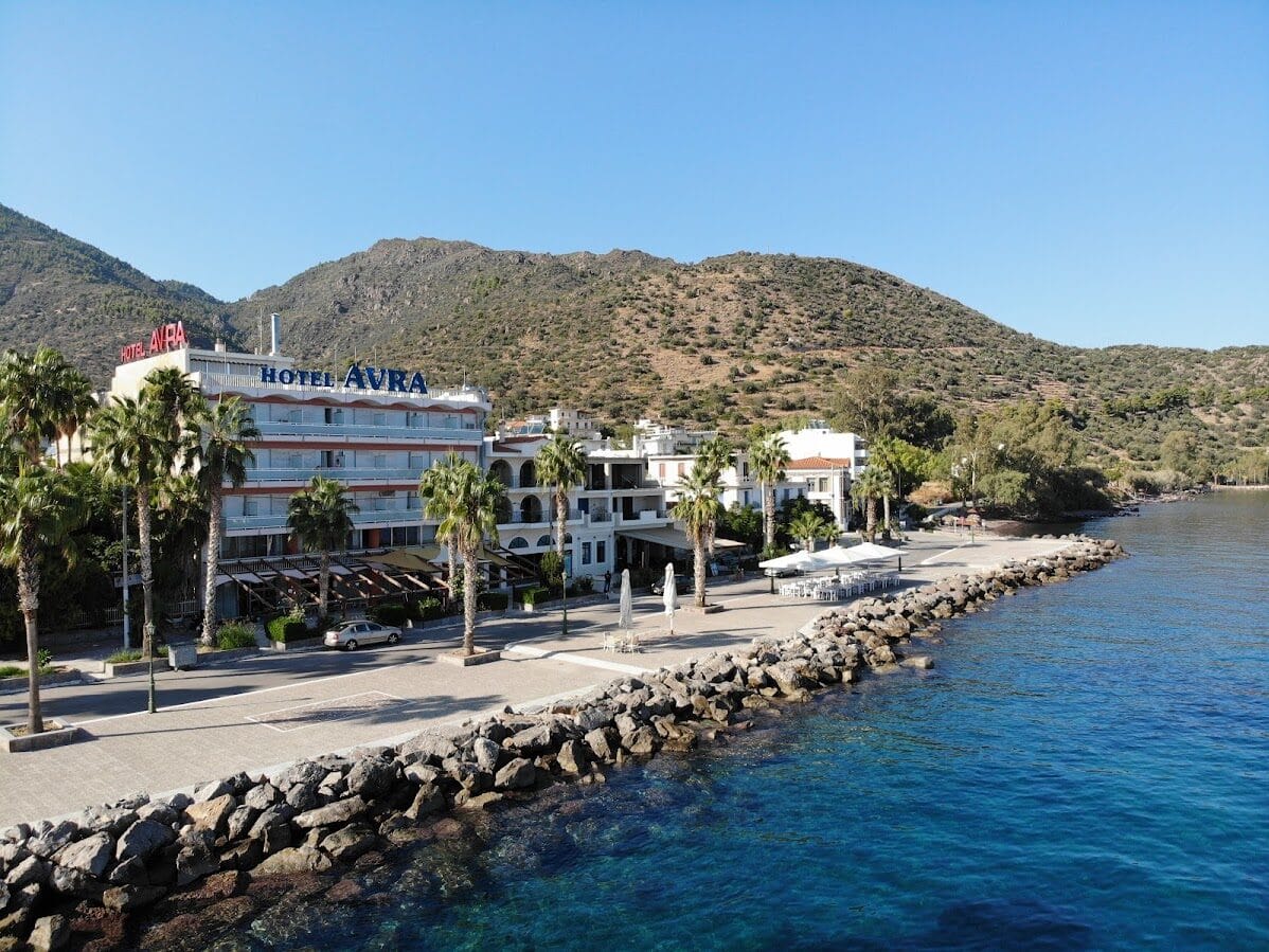HOTEL AVRA - ΑΚΤΗ ΣΑΡΩΝΙΚΟΥ 24, 18030 ΜΕΘΑΝΑ ΜΕΘΑΝΑ