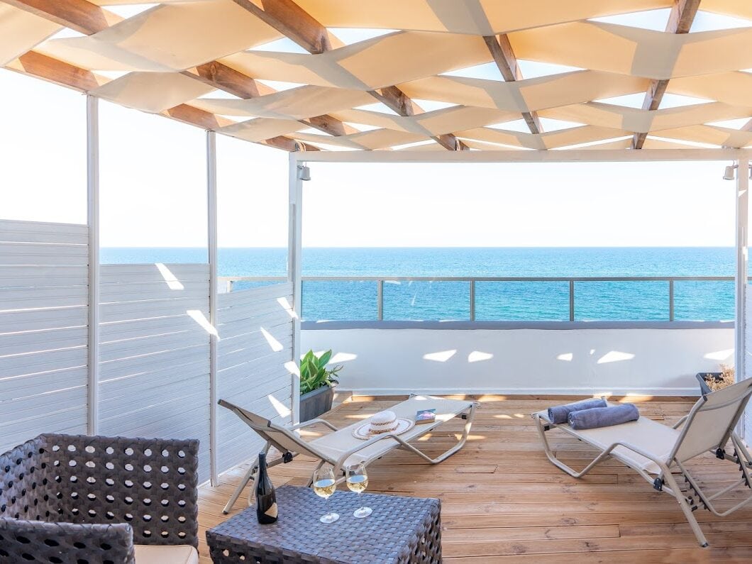 PARALIA BEACH BOUTIQUE HOTEL - Λ. ΣΤΡΑΤΟΥ  2, 60100  ΚΑΤΕΡΙΝΗ