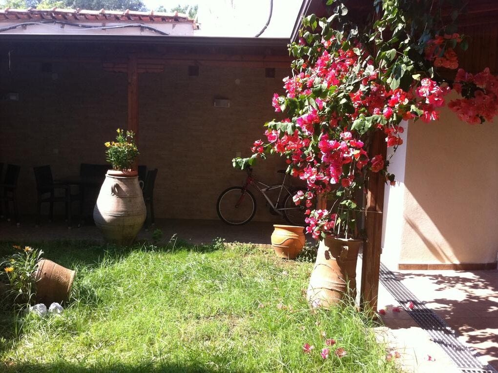 VILLA NIOVI - Μ.ΑΛΕΞΑΝΔΡΟΥ ΚΑΙ 28ΗΣ ΟΚΤΩΒΡΙΟΥ 2, 60065 ΝΕΟΙ ΠΟΡΟΙ ΠΛΑΤΑΜΩΝΑΣ