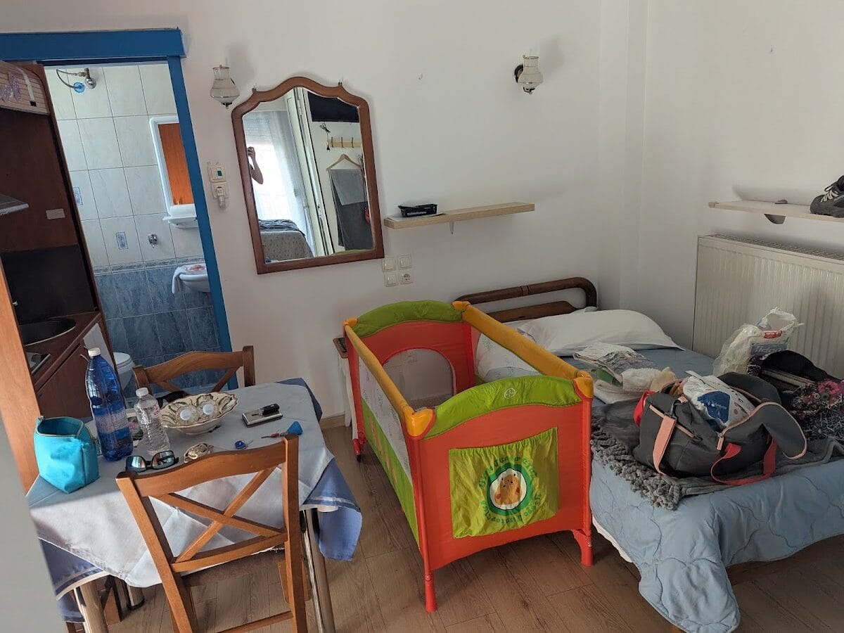 ΦΩΤΕΙΝΗ - ΚΩΣΤΗ ΠΑΛΑΜΑ  5, 35008  ΚΑΜΜΕΝΑ  ΒΟΥΡΛΑ