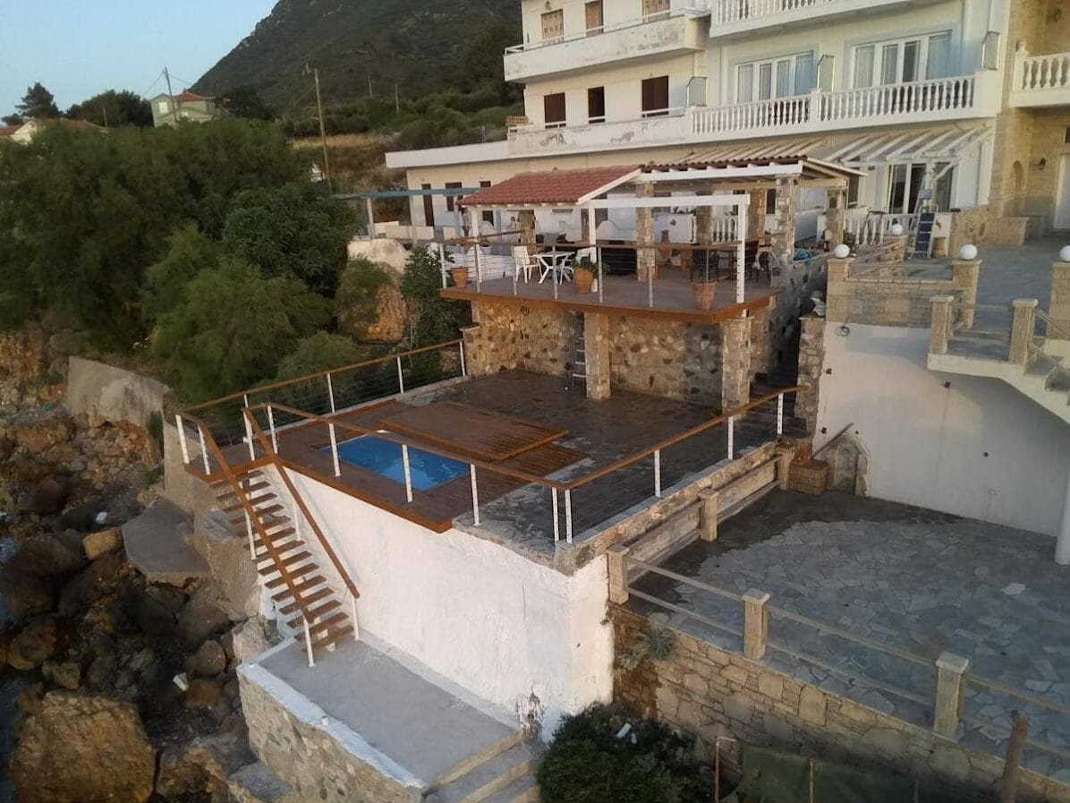 IRIDA STUDIOS - ΛΙΜΑΝΑΚΙ 0, 83200  ΚΑΡΛΟΒΑΣΙ