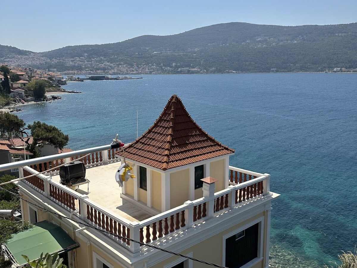 ΜΥΡΙΝΗ - ΚΑΛΑΜΙ 0, 83100  ΣΑΜΟΣ
