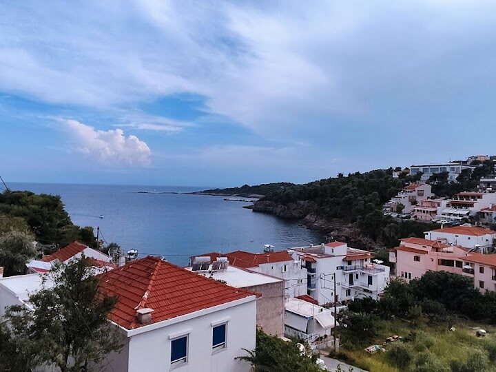 STELLASTUDIOS - ΠΑΤΗΤΗΡΙΟΝ ΡΟΥΣΟΥΜ ΓΙΑΛΟΣ 1, 37005 ΡΟΥΣΟΥΜ ΓΙΑΛΟΣ ΑΛΟΝΝΗΣΟΣ