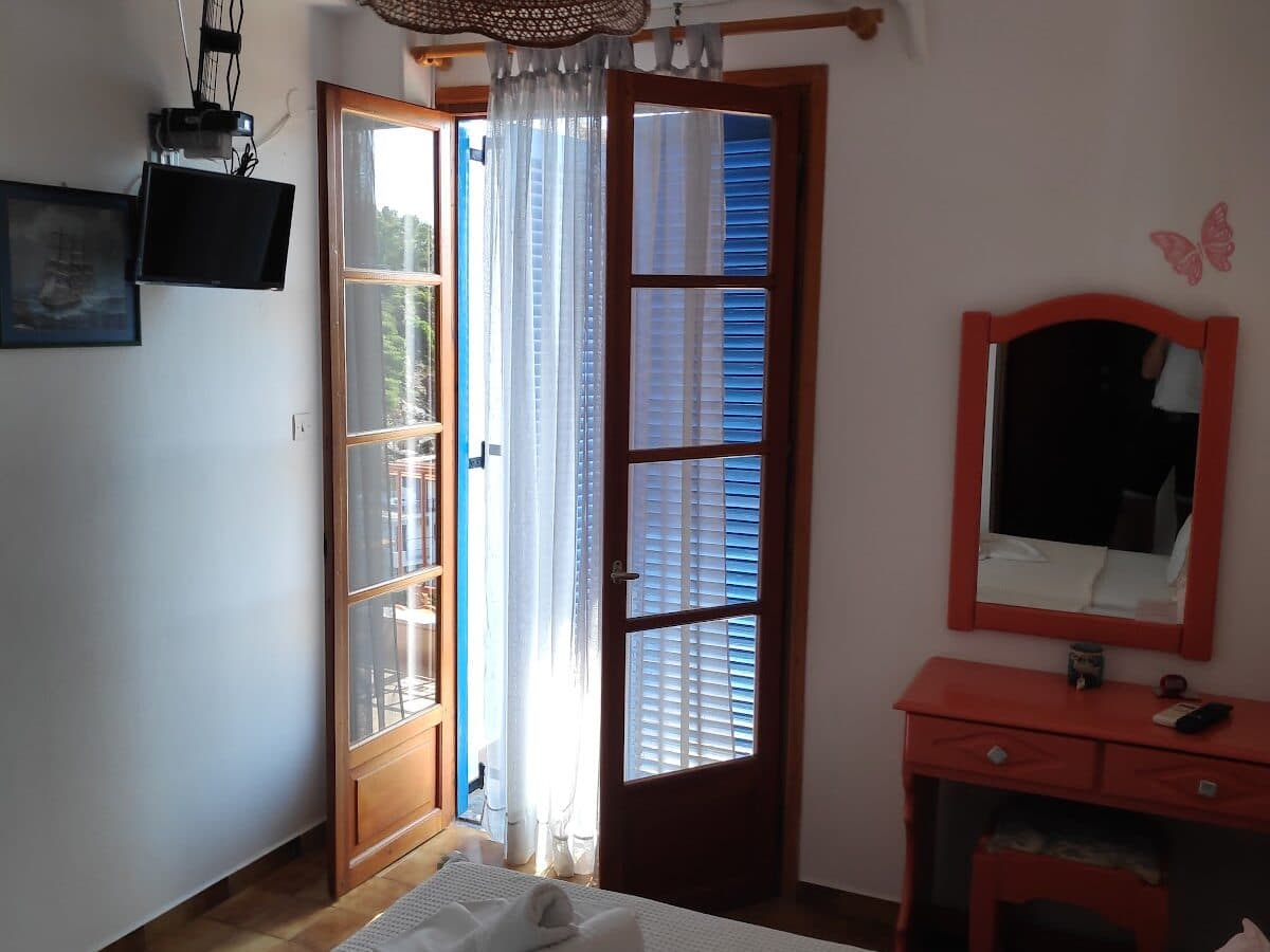 STELLASTUDIOS - ΠΑΤΗΤΗΡΙΟΝ ΡΟΥΣΟΥΜ ΓΙΑΛΟΣ 1, 37005 ΡΟΥΣΟΥΜ ΓΙΑΛΟΣ ΑΛΟΝΝΗΣΟΣ