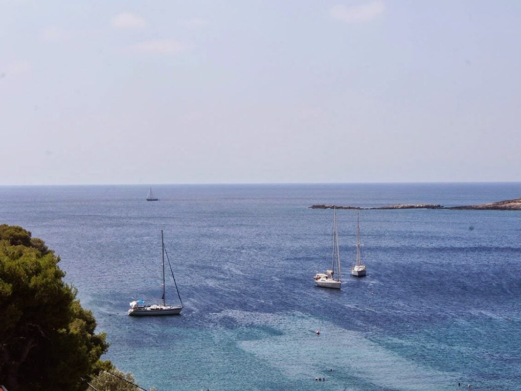 STELLASTUDIOS - ΠΑΤΗΤΗΡΙΟΝ ΡΟΥΣΟΥΜ ΓΙΑΛΟΣ 1, 37005 ΡΟΥΣΟΥΜ ΓΙΑΛΟΣ ΑΛΟΝΝΗΣΟΣ